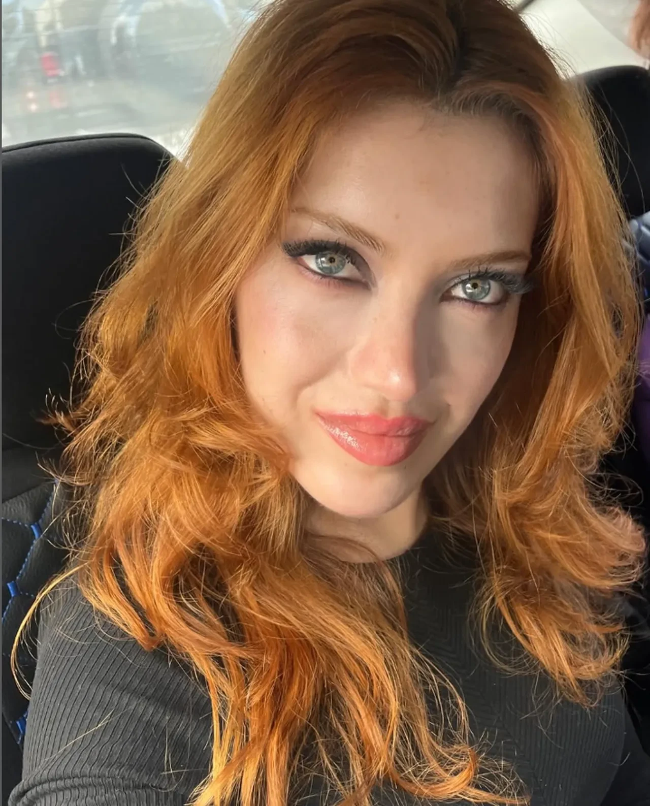 Oyuncu Cemre Cansaatçi hayatının en karanlık dönemini yaşıyor: "Seni öldürür, keserim" 