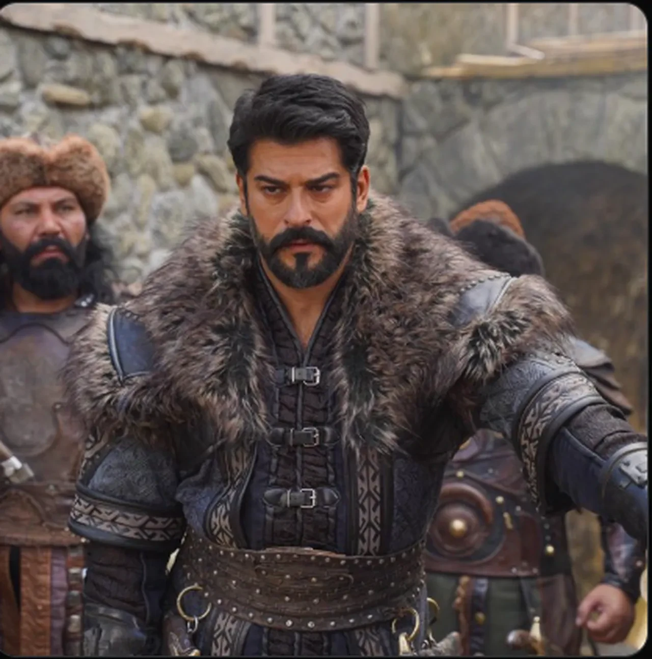 Rusya'da kral ilan edilen Burak Özçivit 20 milyon TL kazandı