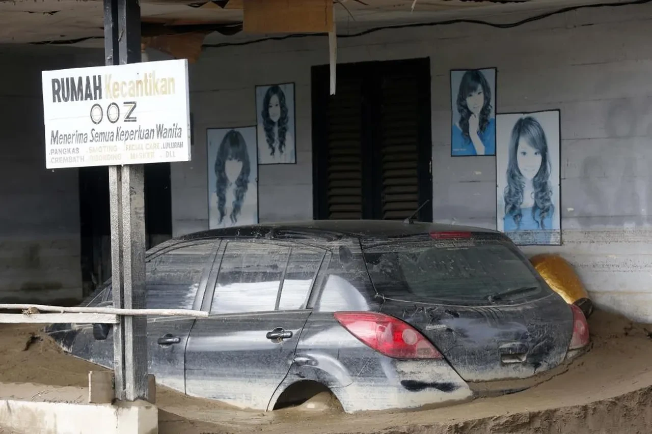 Sel ve heyelan 3 ülkeyi yerle bir etti: Hayatını kaybedenlerin sayısı bini aştı