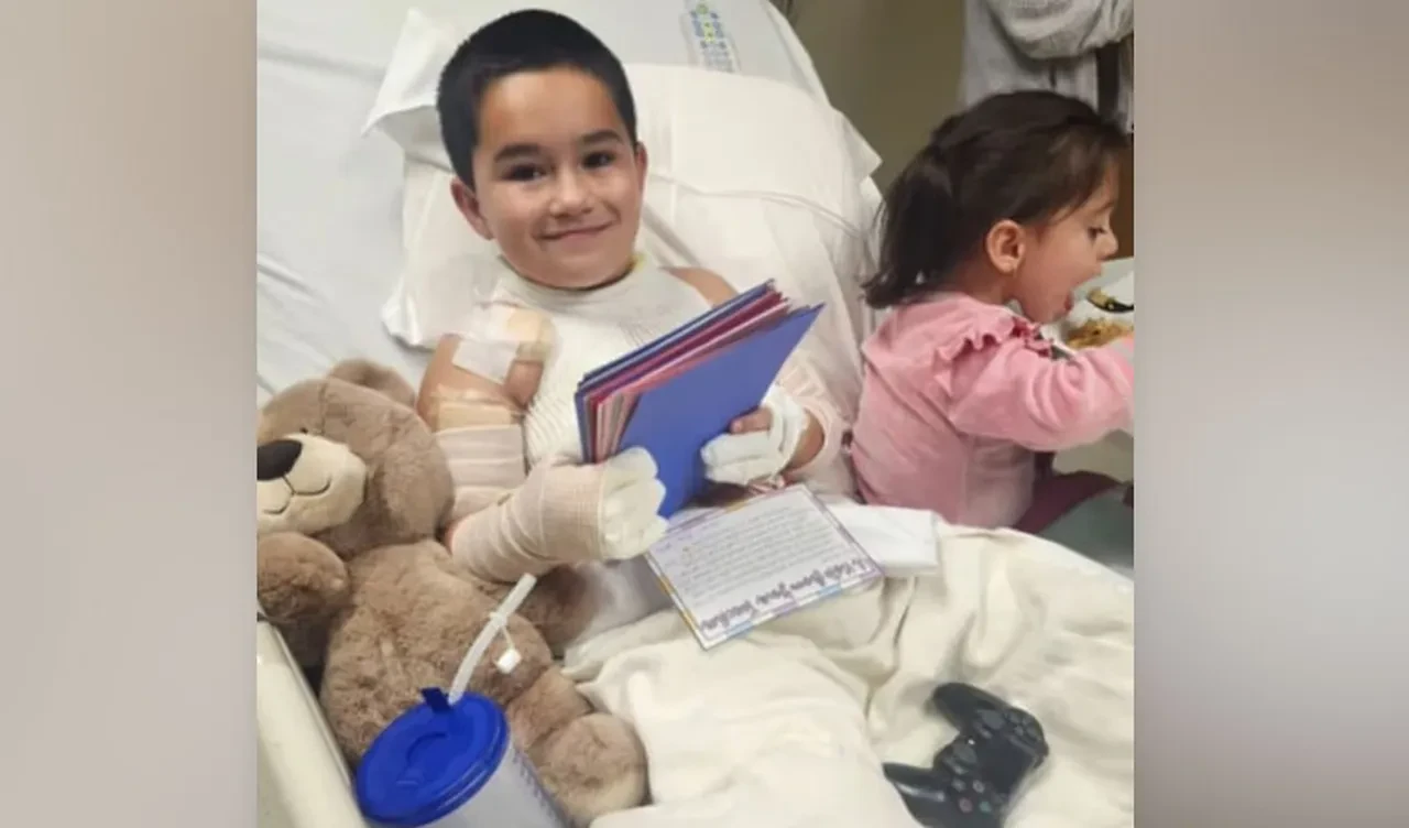 Uykusunda ölümden döndü: Uzun zincirli kolyesi prize takıldı ve küçük çocuk alev aldı!