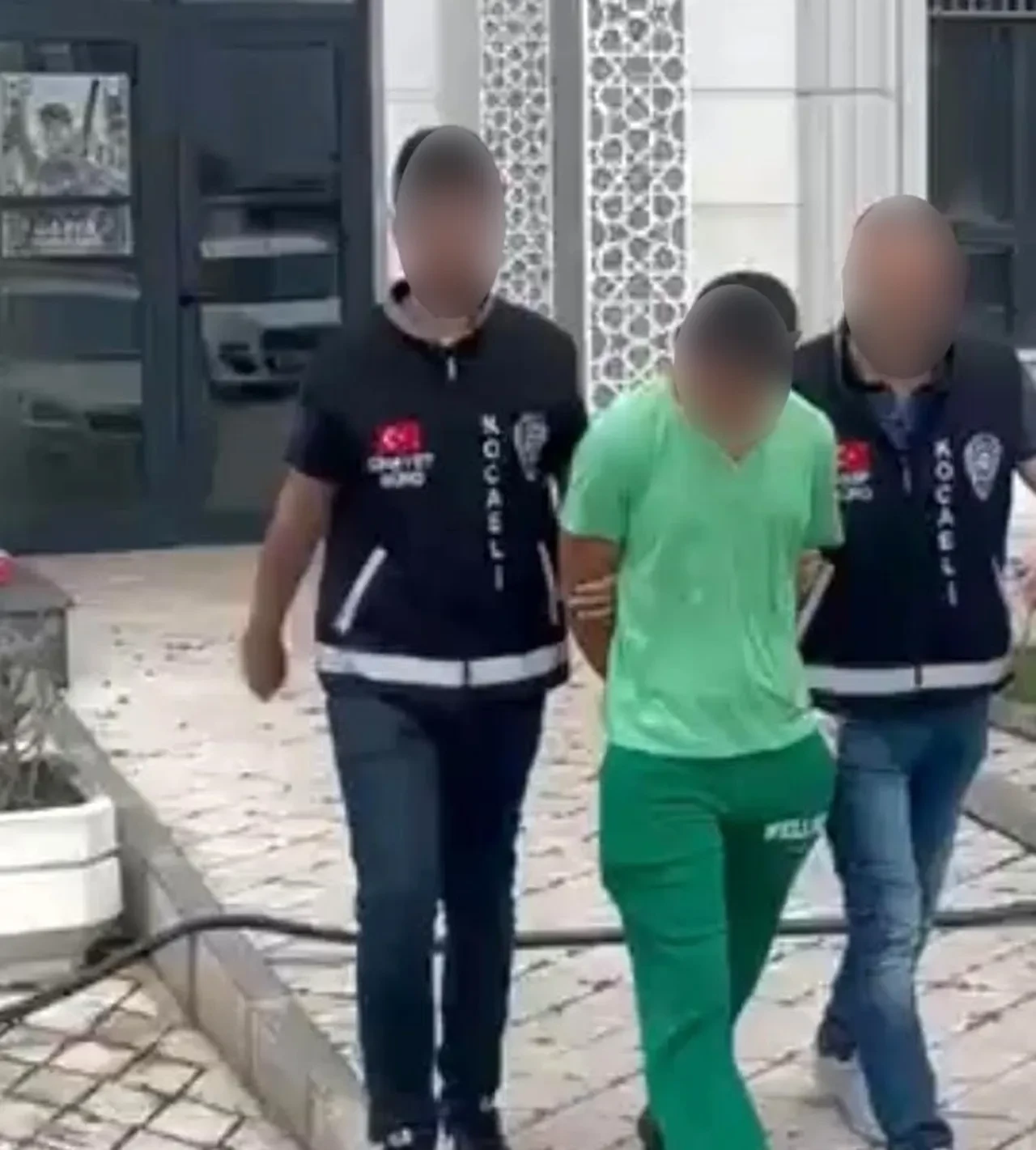 Yaşlı adamı işkence ederek öldürdü! Kızlarına söyledikleri kan dondurdu: 'Babanız yaşıyor, ben sadece...'
