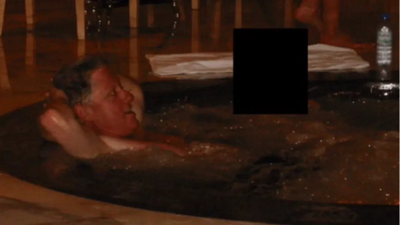 ABD Adalet Bakanlığı, Epstein arşivini açtı! Bill Clinton ve Michael Jackson'ın fotoğrafları dikkat çekti