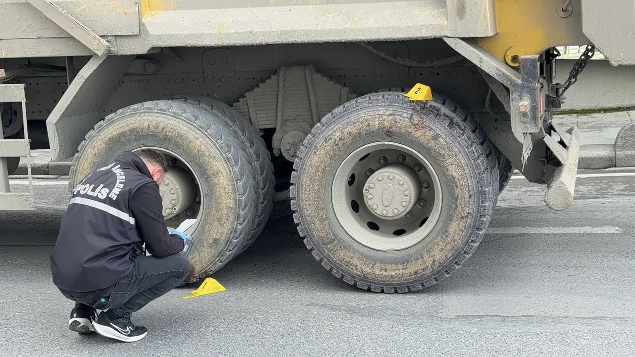 Arnavutköy’de hafriyat kamyonunun çarptığı yaşlı adam hayatını kaybetti: Muhtardan olay sözler!