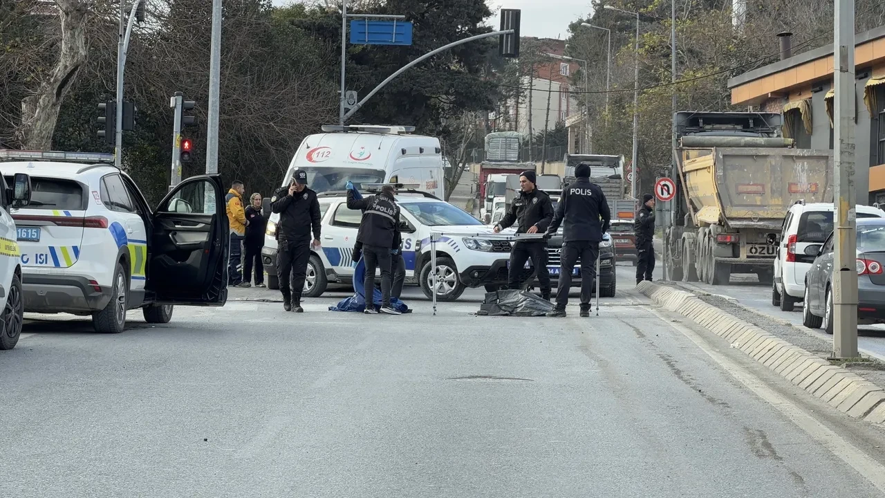 Arnavutköy’de hafriyat kamyonunun çarptığı yaşlı adam hayatını kaybetti: Muhtardan olay sözler!