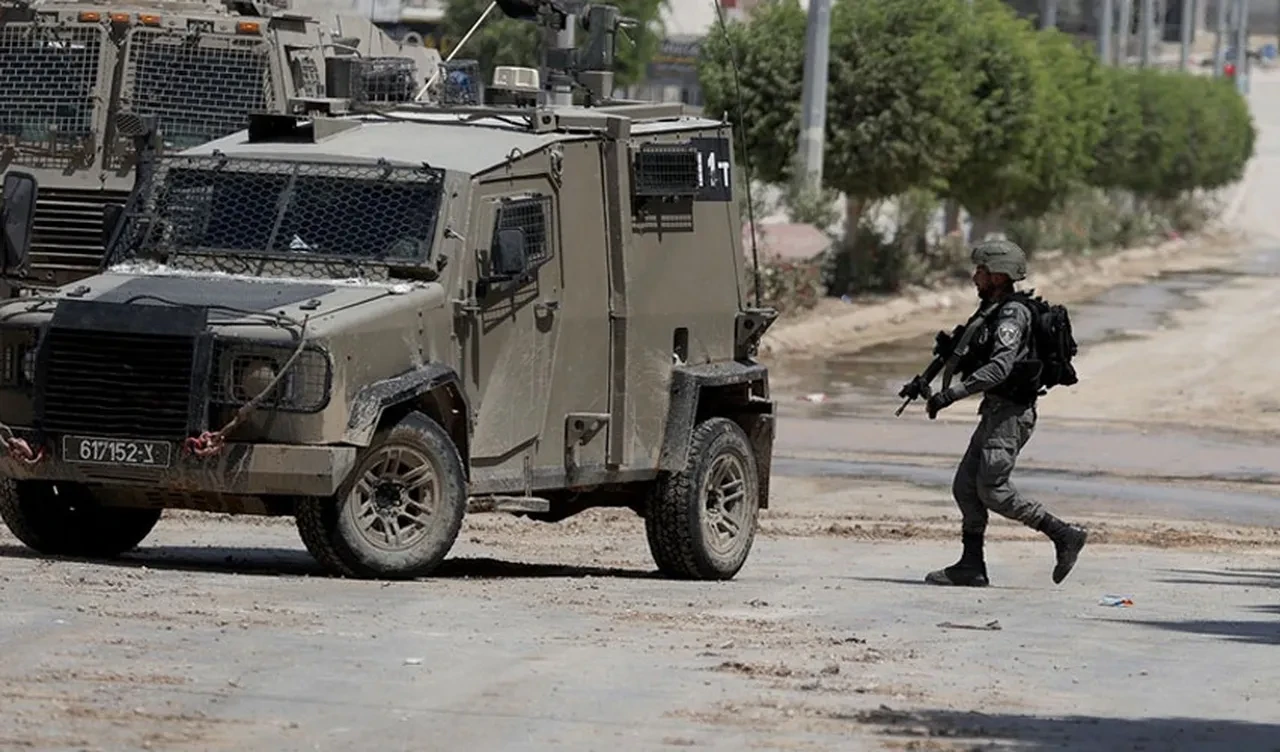 İsrail, Suriye'ye baskın düzenledi! Köy yoluna kontrol noktası kurdu