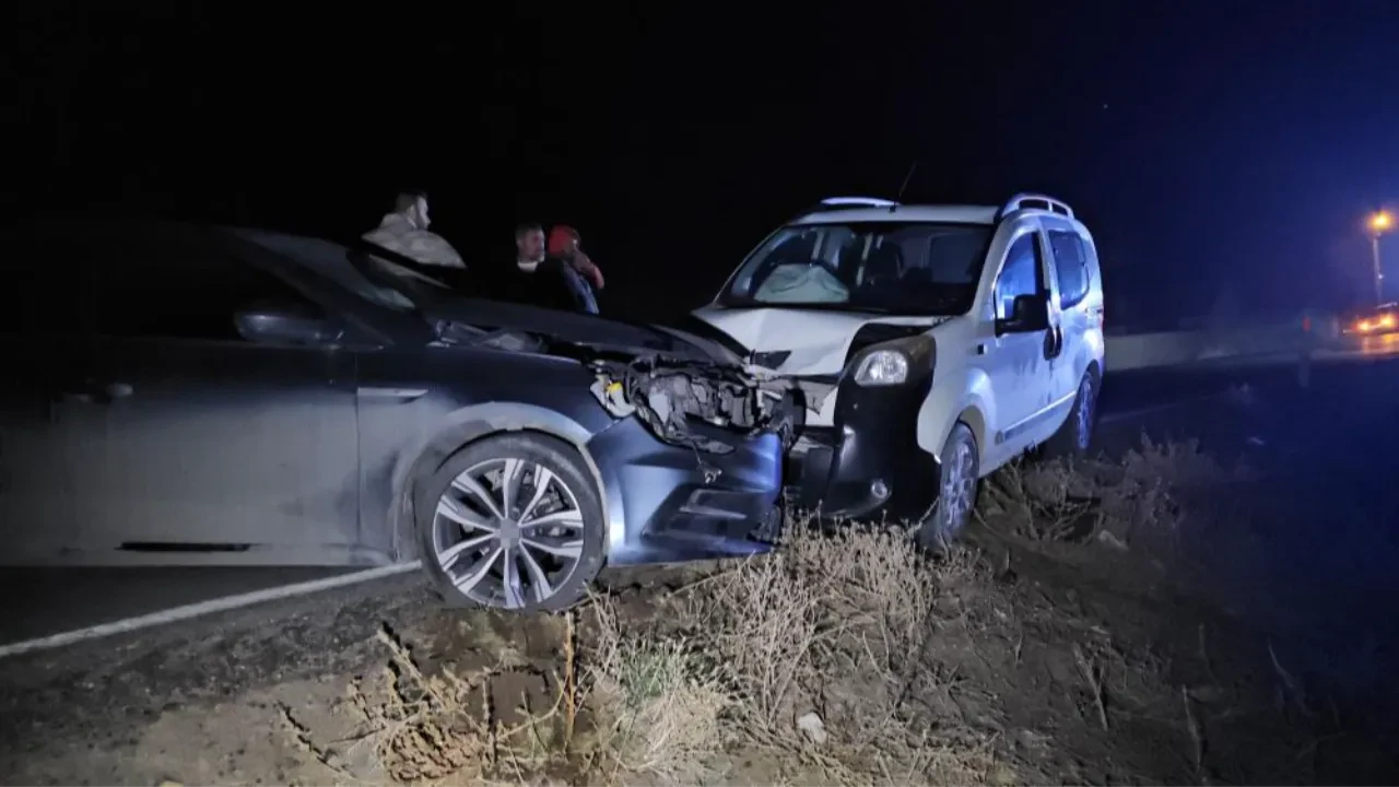 Konya'da feci kaza! İki araç çarpıştı: 8 kişi yaralı