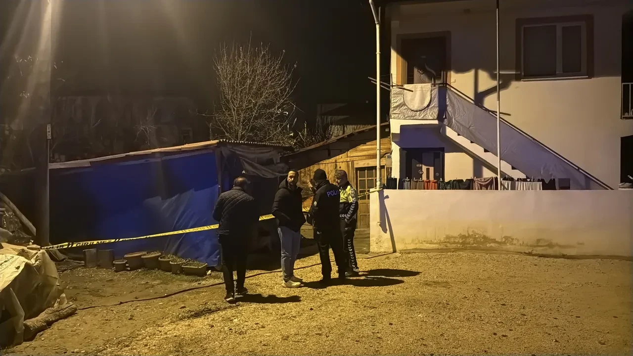 Konya'da kanlı sabah! Sokakta korkunç manzara, sesi duyan koştu 