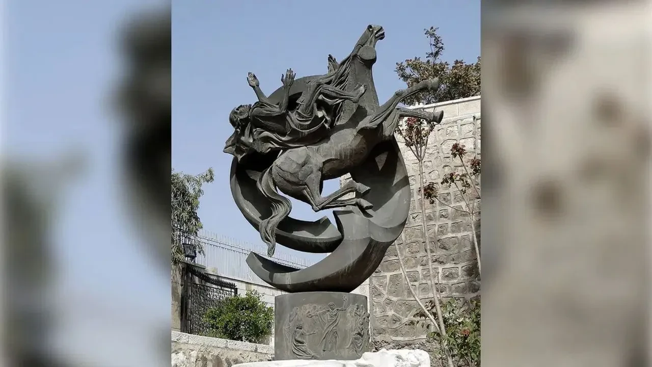 Papa'nın Suriye'ye hediyesiydi! Şam'daki Aziz Paul heykeli çalındı