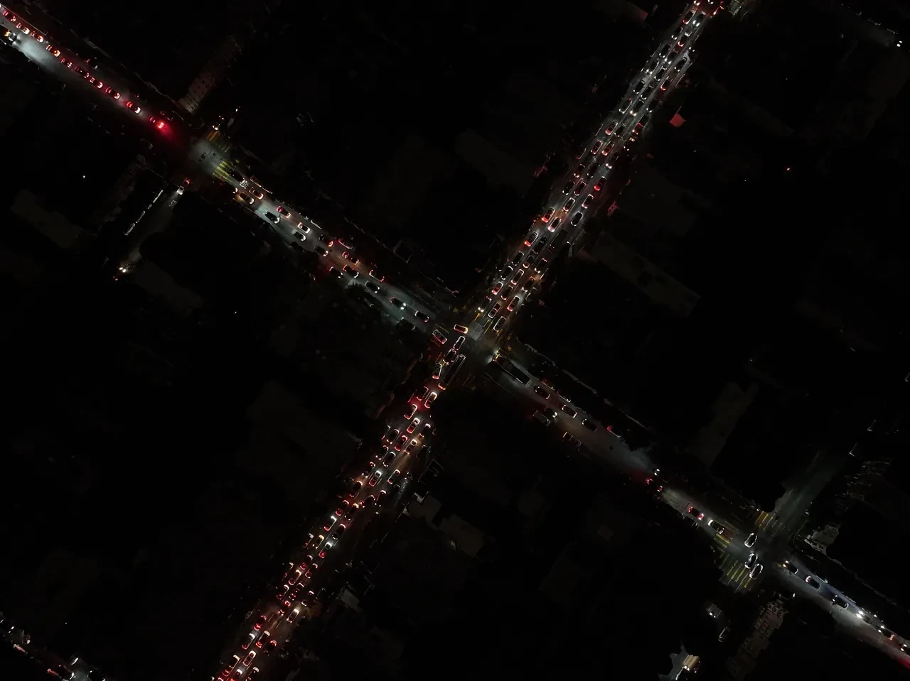 ABD'nin en kalabalık şehirlerinden California'da büyük elektrik kesintisi: Trafikte kaos yaşanıyor