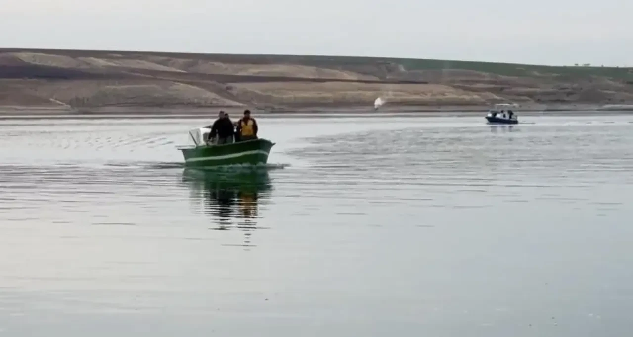 Adıyaman'da arkadaşların balık tutma etkinliği kötü bitti! Tekne alabora oldu: 1 kişi kayıp