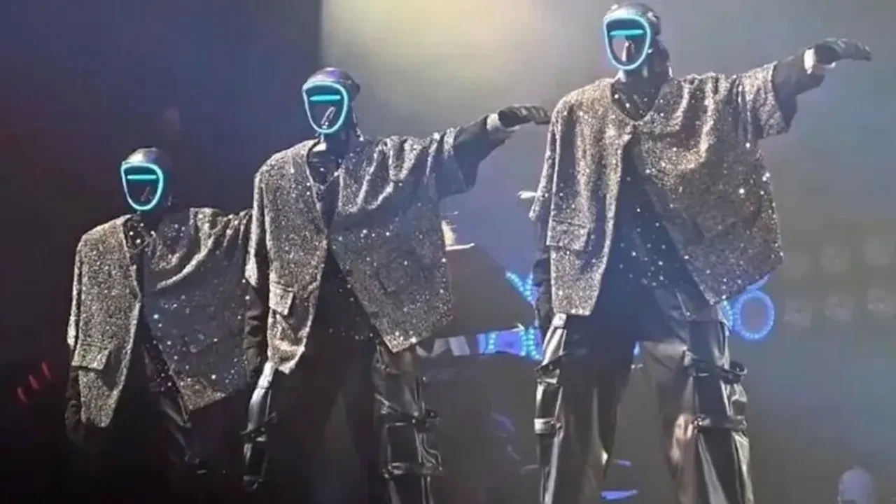 Çin'deki bir konser dünyaya damga vurdu! İnsansı robotların dansını izleyenler şoke oldu