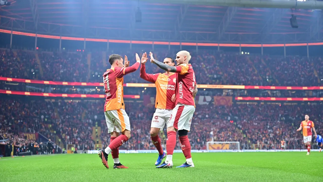 Galatasaray Kasımpaşa'yı farklı geçti: Aslan ilk devreyi lider bitirdi!
