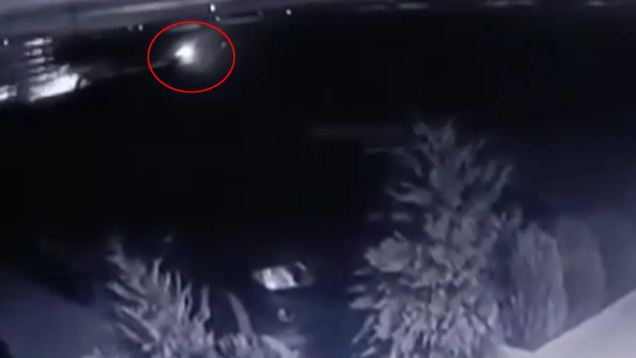  Mardin'de kontrolden çıkan tır bariyerlere çarptı: Kaza anı kamerada