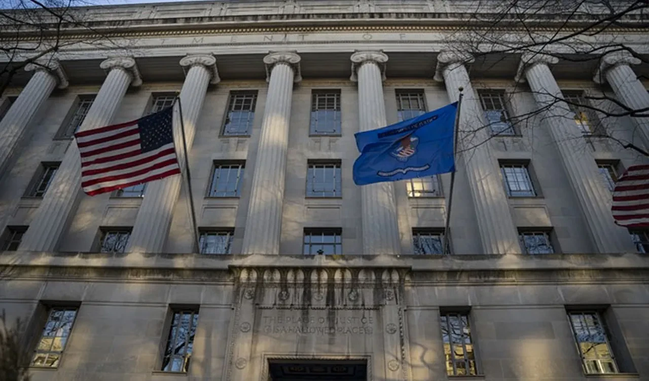 Masada görülen fotoğraf işleri değiştirdi: Epstein belgelerine 'Trump sansürü' iddiası