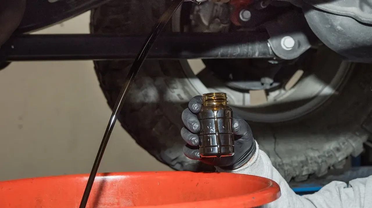 Otomobil motor yağı değişimi ile ilgili doğru bilinen 4 yanlış! İşte kimsenin size anlatmadığı gerçekler