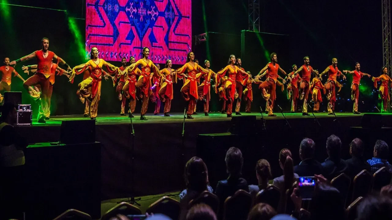 Bakan Ersoy açıkladı! 2025 yılı kütür-sanatta rekor yılı oldu: Sahneler doldu taştı 