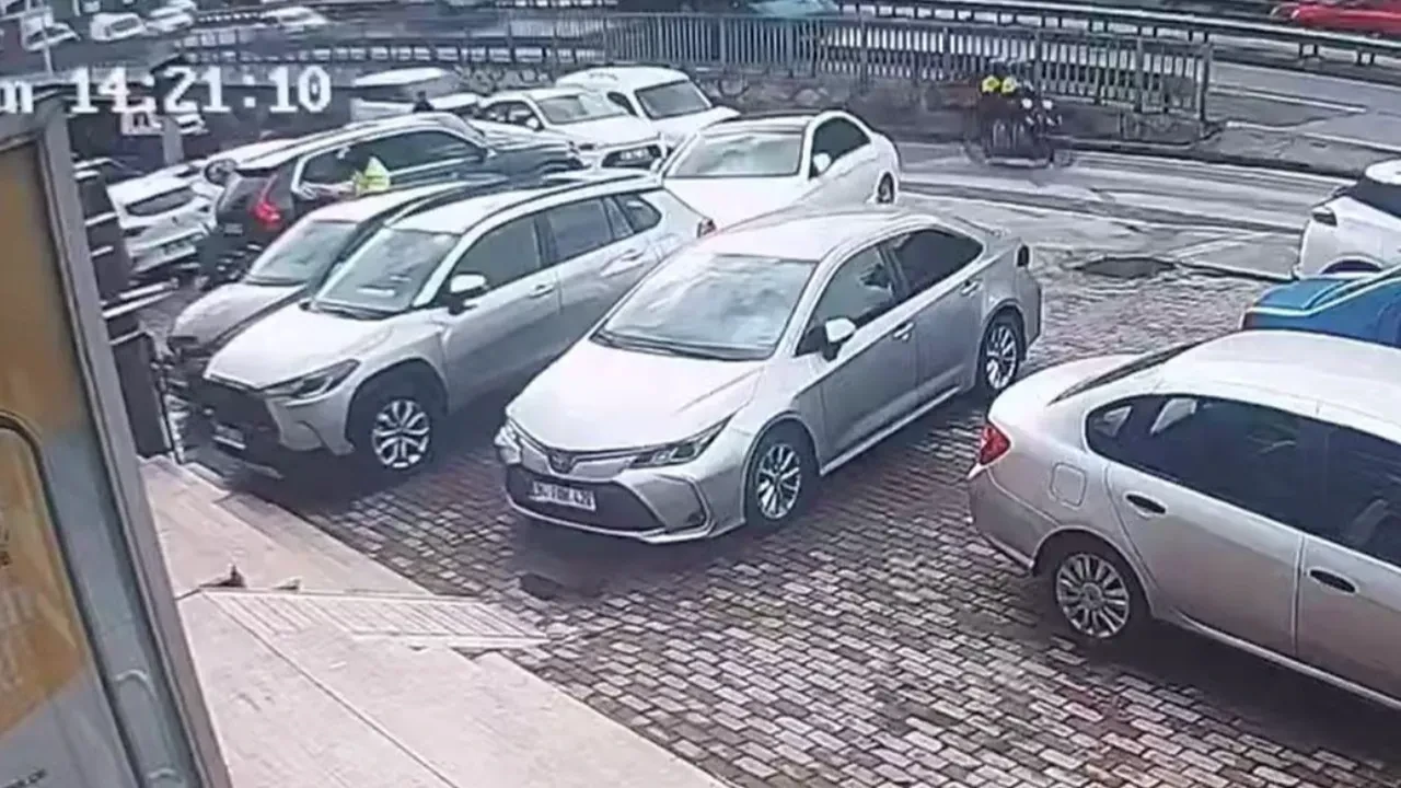 Bankadan para çeken iş adamına soygun girişimi! O anlar kamerada