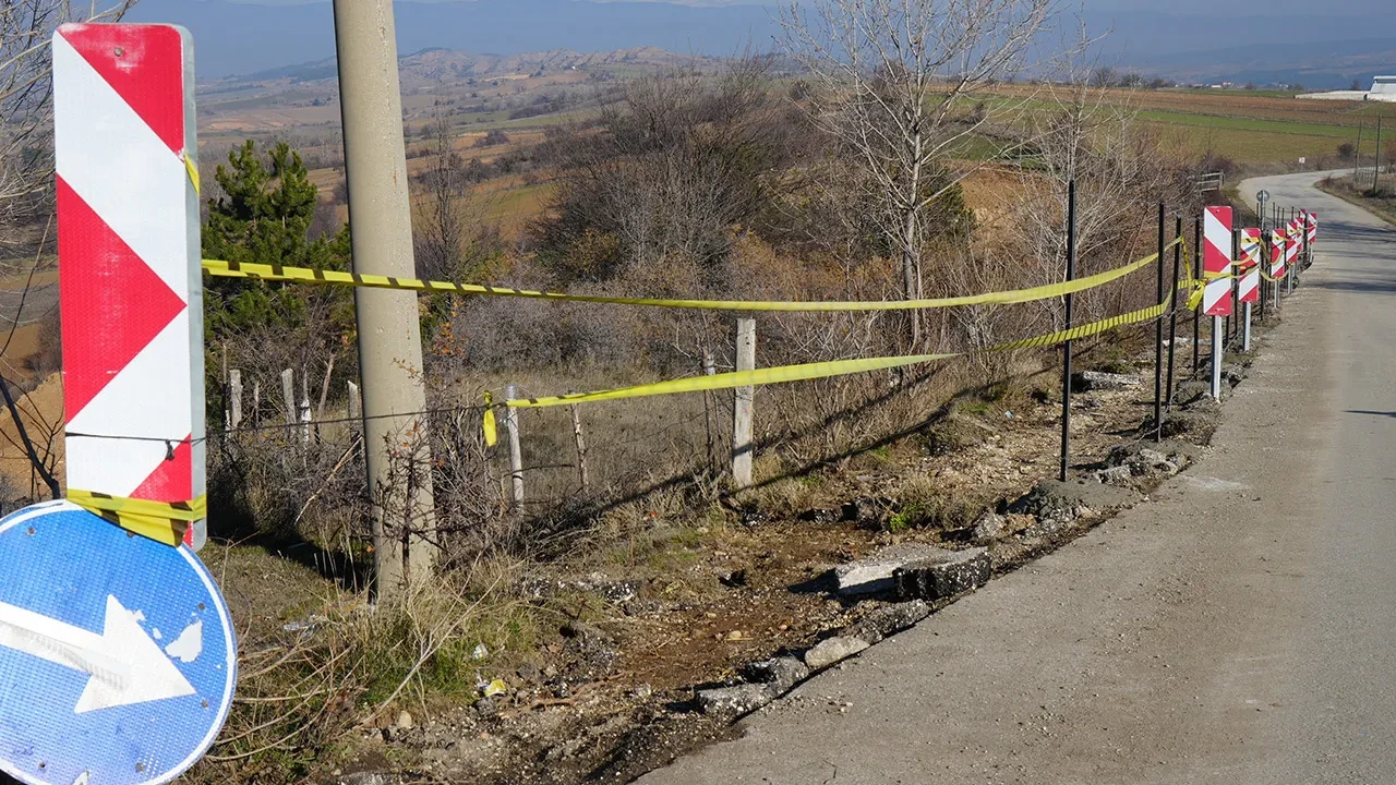 Kastamonu'da vatandaşı isyan ettiren manzara! 'Arazi benim' dedi, köy yolunu kestirdi