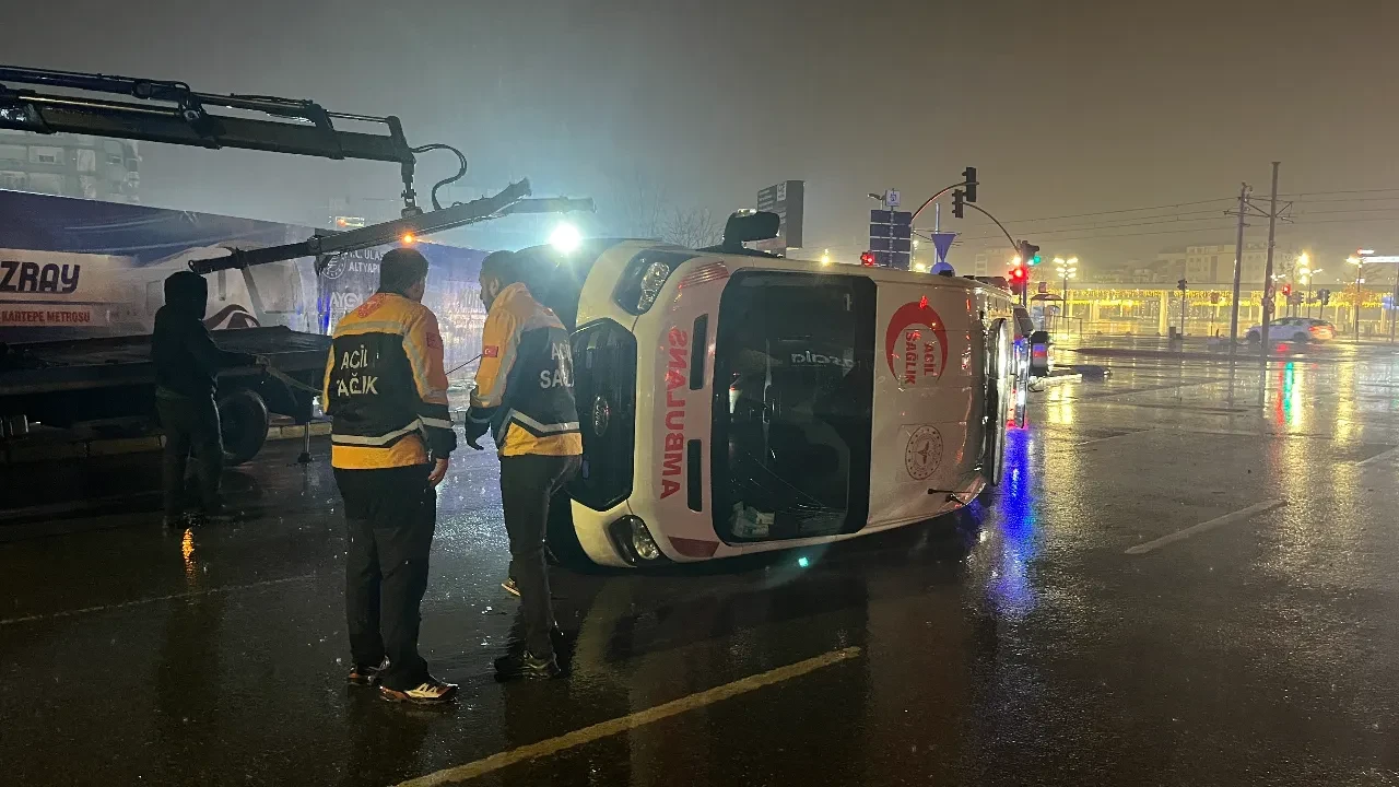 Kocaeli'de ambulans ile minibüsün çarpıştı! Çok sayıda yaralı var 