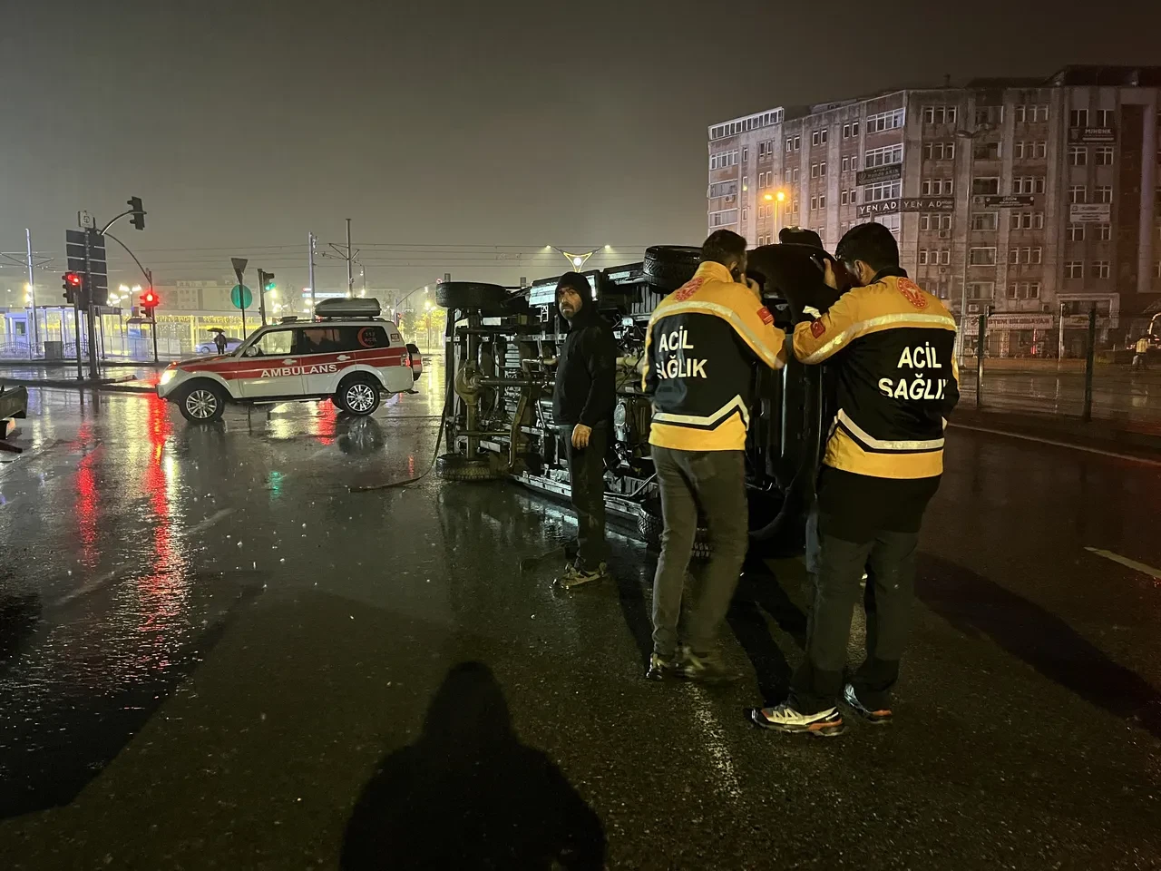 Kocaeli'de ambulans ile minibüsün çarpıştı! Çok sayıda yaralı var 