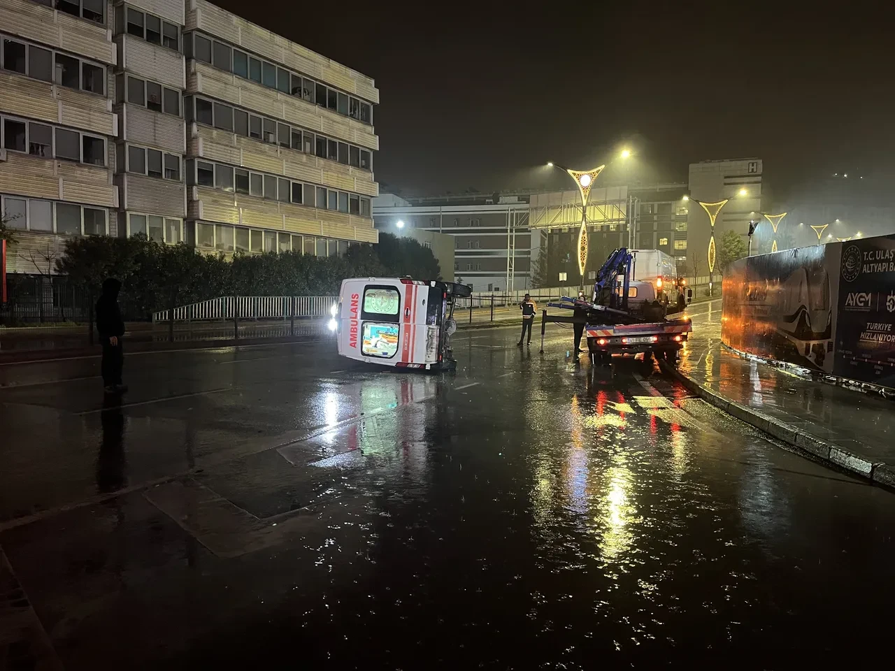 Kocaeli'de ambulans ile minibüsün çarpıştı! Çok sayıda yaralı var 