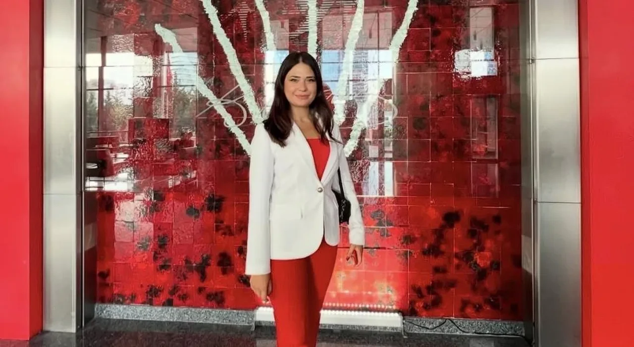 Meclis üyesine trafikte saldırı! Aracını yumruklayıp tehditler savurdu