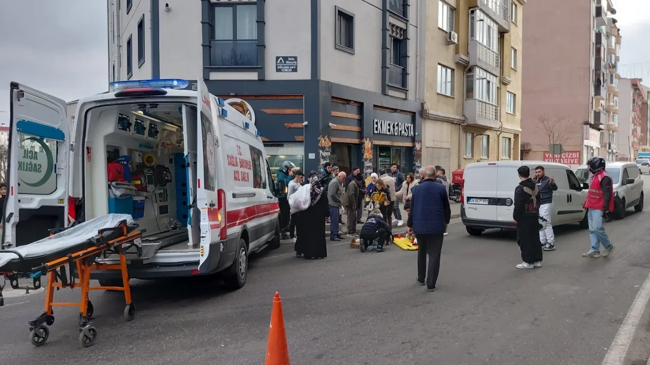 Karşıdan karşıya geçerken ölümden döndü! Feci kaza kamerada