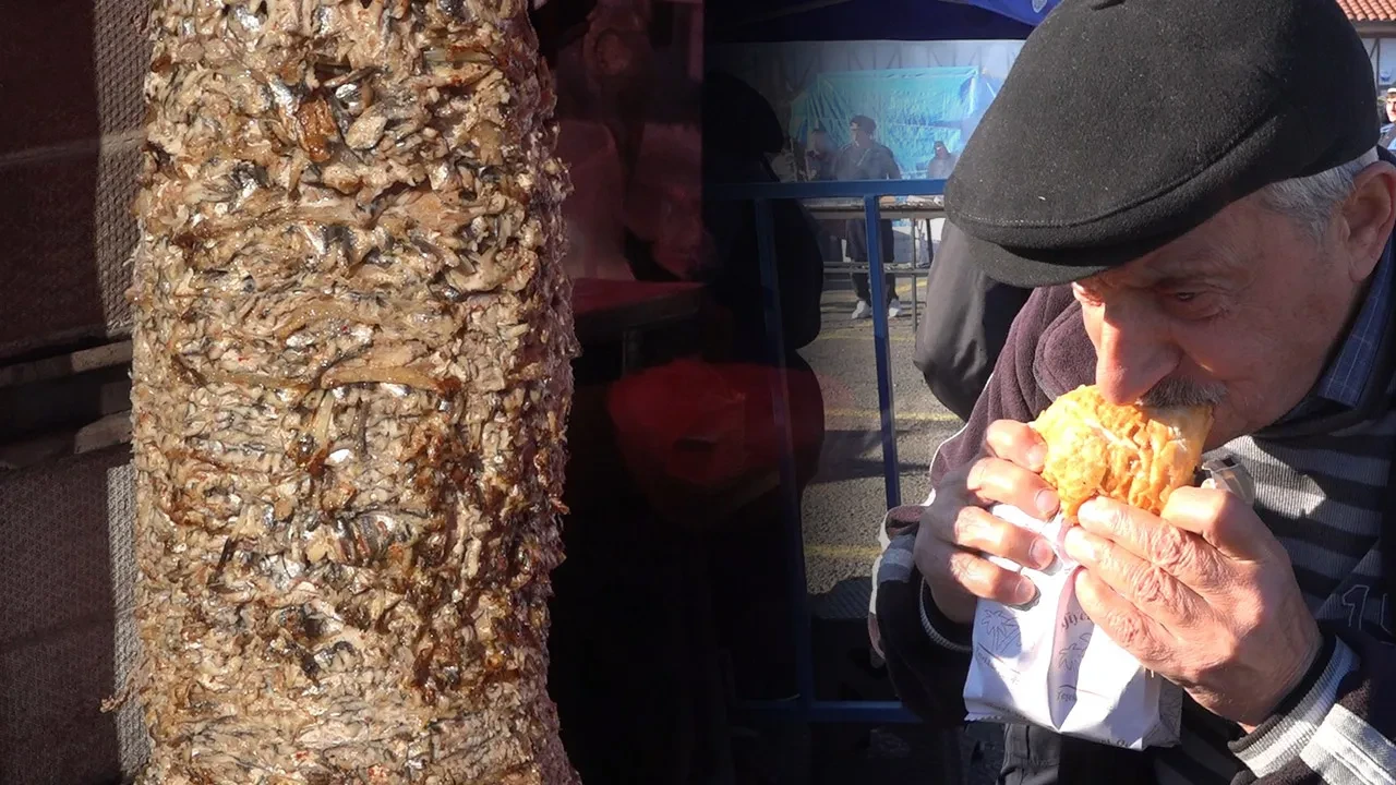 Türkiye'de bir ilk! Bu döner başka yerde yok: Hamsi döneri tanıttılar
