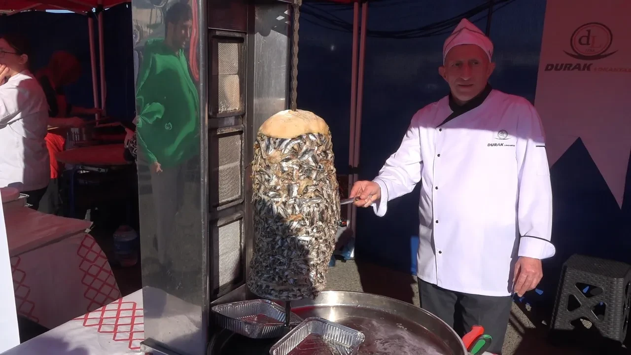 Türkiye'de bir ilk! Bu döner başka yerde yok: Hamsi döneri tanıttılar