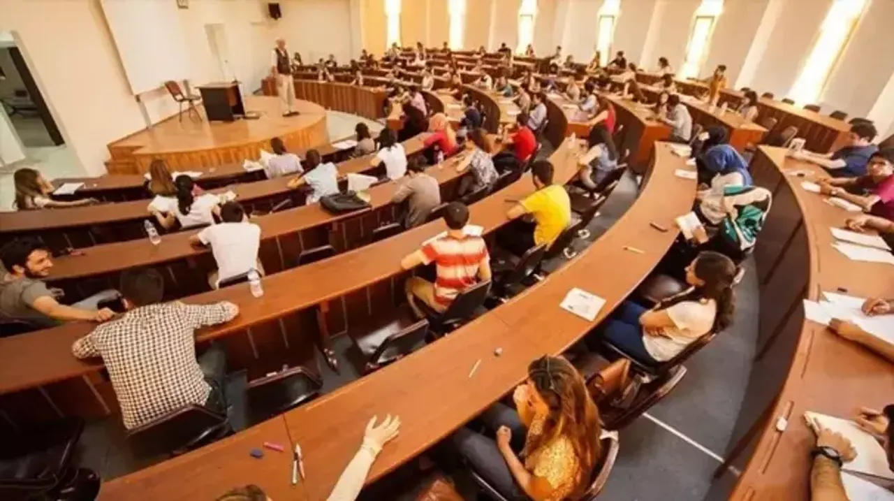 Üniversitelerde eğitim süresi kısalıyor! YÖK başkanı resmen duyurdu 