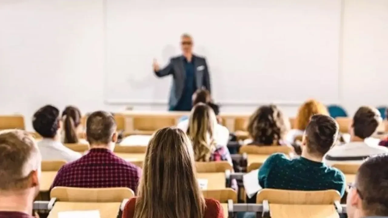 Üniversitelerde eğitim süresi kısalıyor! YÖK başkanı resmen duyurdu 