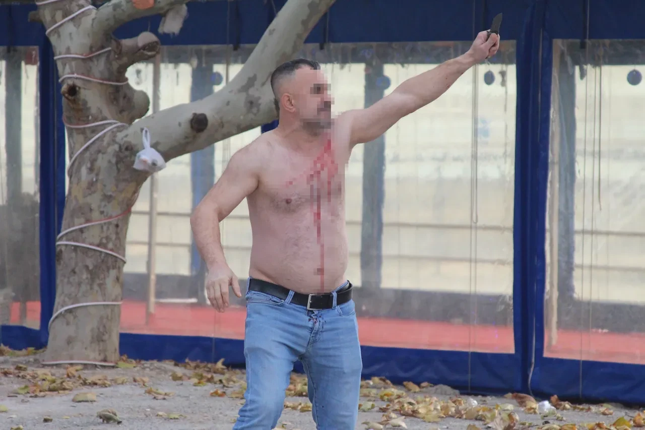  Adana'da gergin yıkım! Esnaf bıçakla kendini kesti, dükkanı ateşe verdi  