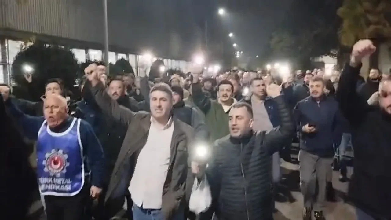 Bosch Fabrikası'nda işçilerden ışıklı isyan kamerada!