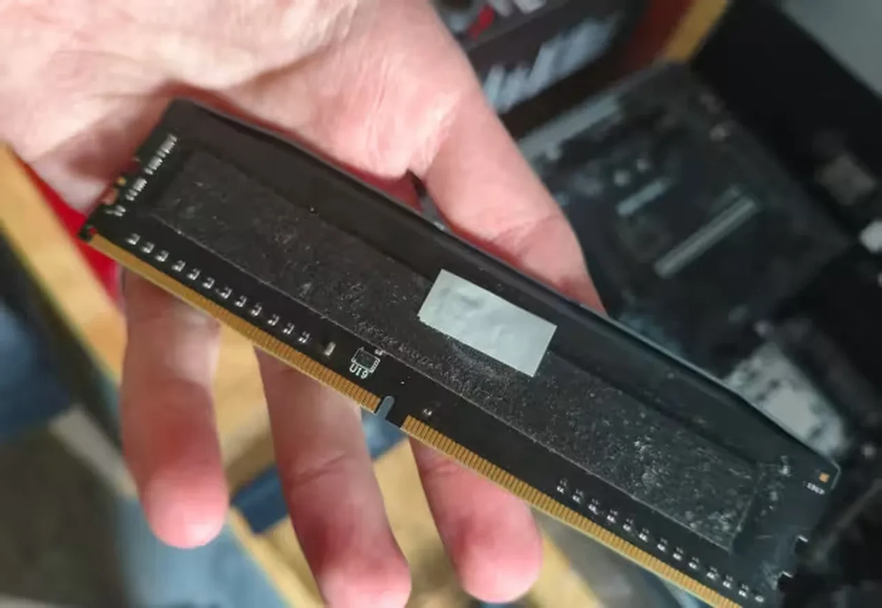 DDR5 RAM diye sipariş verdi, içinden çıkan şoke etti! Görünce başından aşağı kaynar sular döküldü