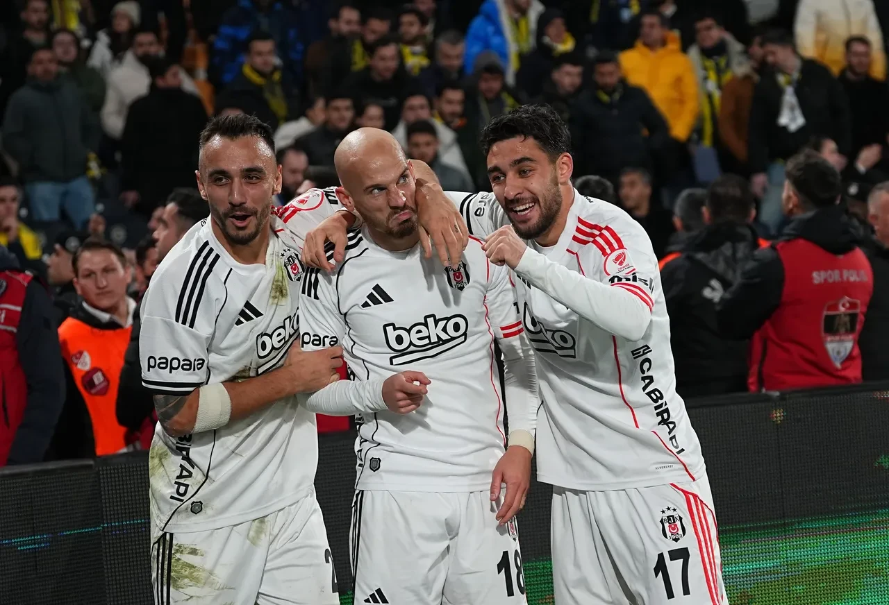 Fenerbahçe Beşiktaş maç sonucu kaç kaç? Son saniyede devirdi