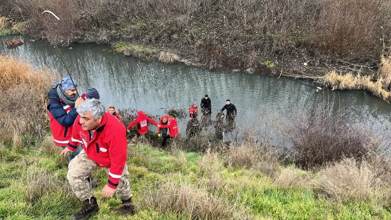 Günlerdir aranan kayıp öğretmenin cesedi bulundu