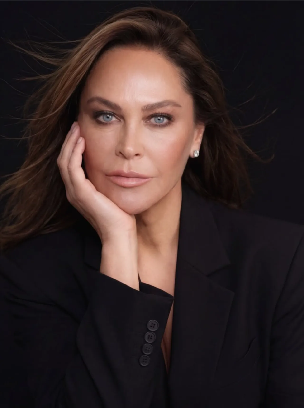 Hülya Avşar kaza yaptı! Otomobilin son anda denize uçması engellendi 