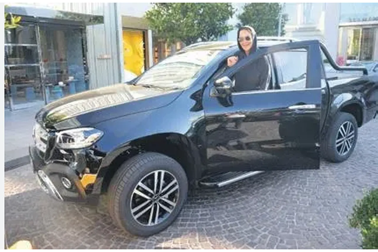 Hülya Avşar kaza yaptı! Otomobilin son anda denize uçması engellendi 