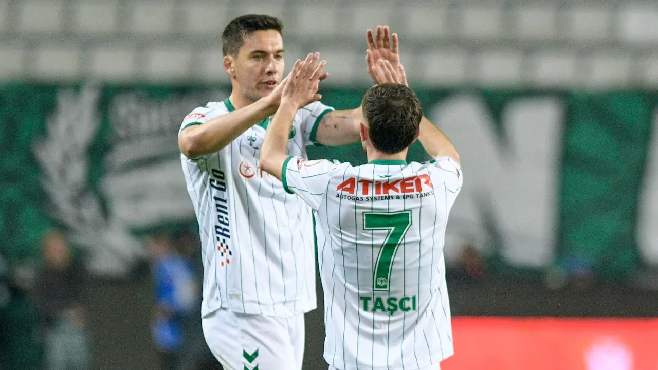 Konyaspor Antalyaspor'u mağlup etti: Ziraat Türkiye Kupası'nda bir gol bir kırmızı kart!