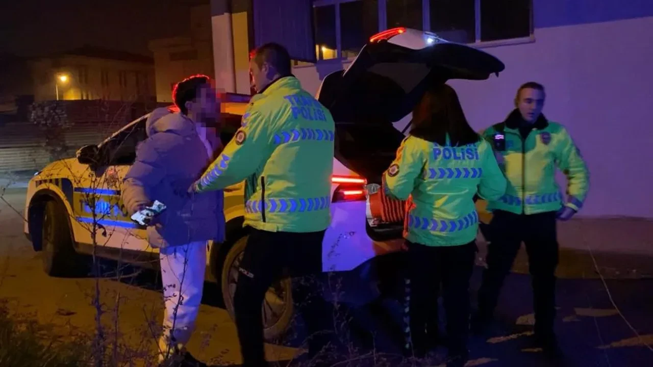 Motosiklet sürücüsü hem ehliyetsiz hem alkollü çıktı