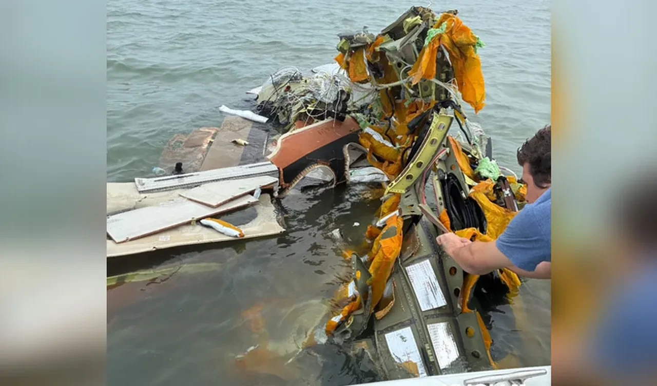 Tıbbi yardım felaketi beraberinde getirdi! ABD'nin kıyısına Meksika donanma uçağı düştü