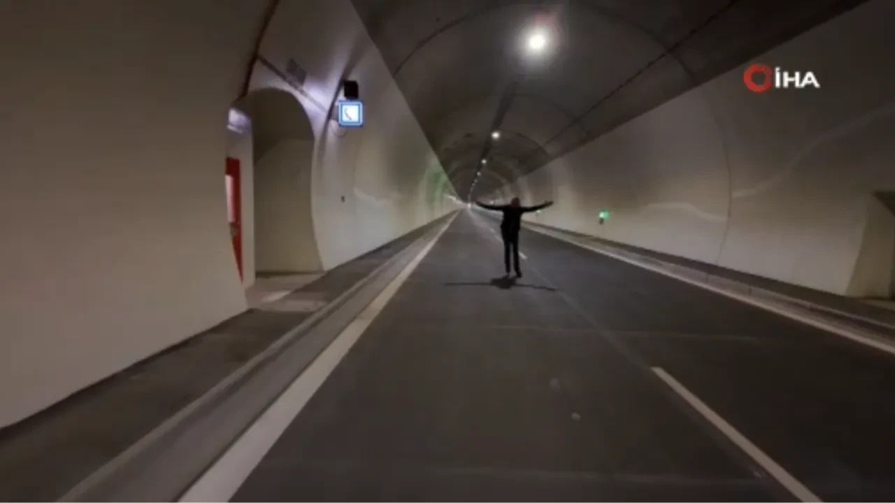 27 yıl sonra açılan tünelde Başbakan Fico'dan paten şovu