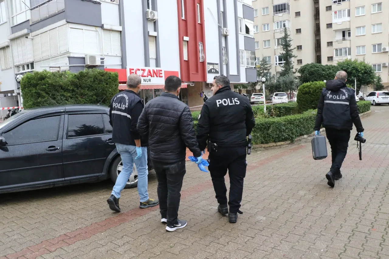 Anne oğul aynı acı kaderi paylaştı! Bir gün arayla balkondan düşerek öldüler