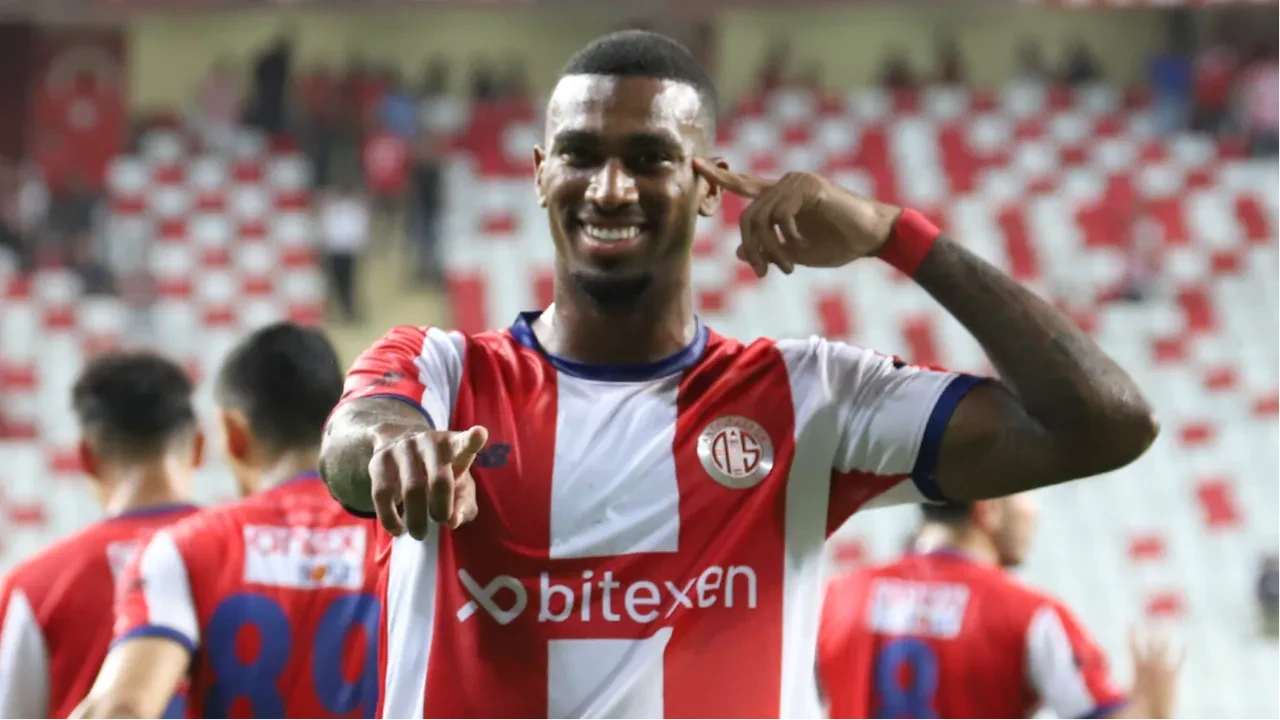 Antalyaspor'un eski golcüsü için 200 milyon Sterlin transfer bedeli!