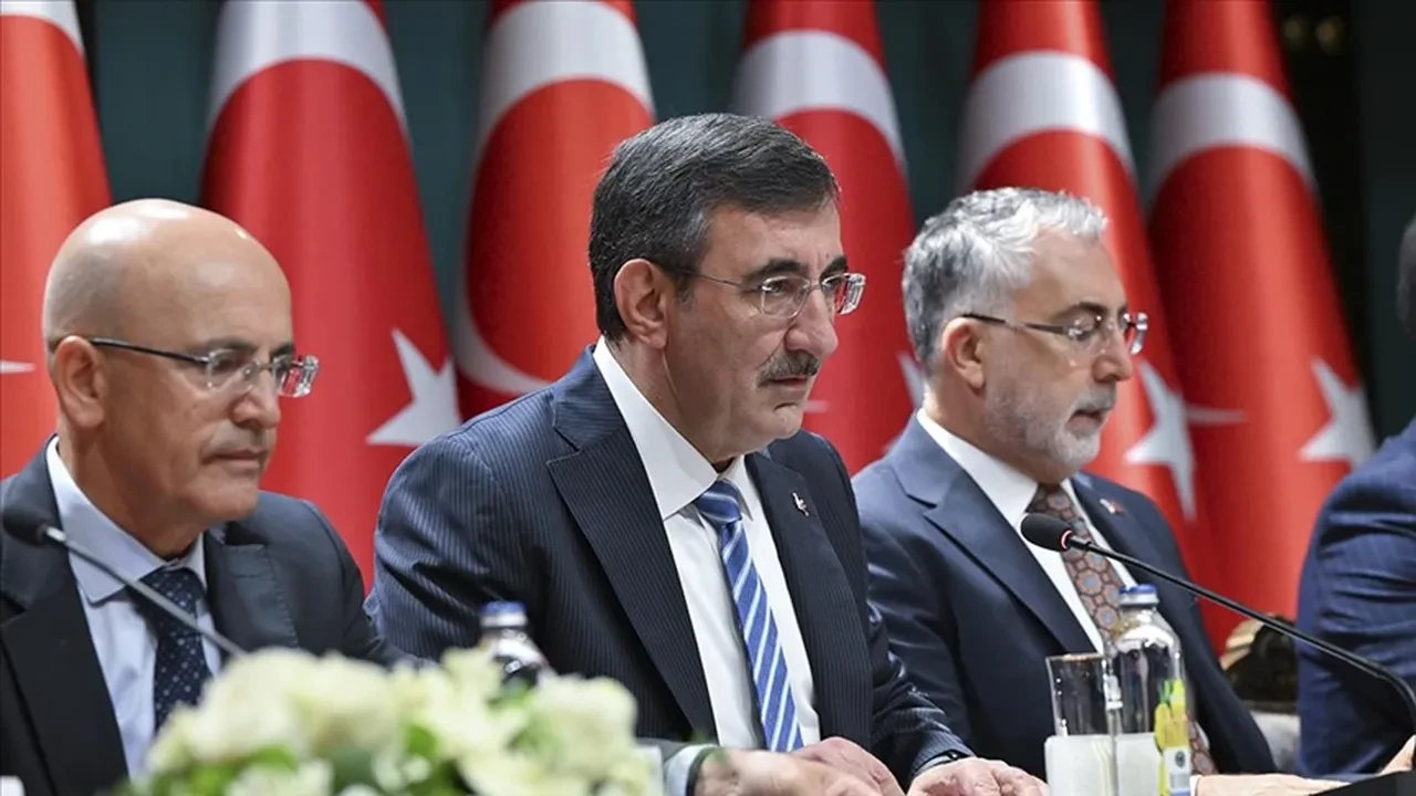 Asgari ücret zammına siyasi partilerden tepki: Alın terinin karşılığı değil