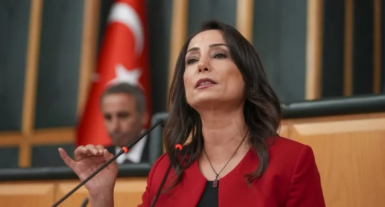 Asgari ücret zammına siyasi partilerden tepki: Alın terinin karşılığı değil