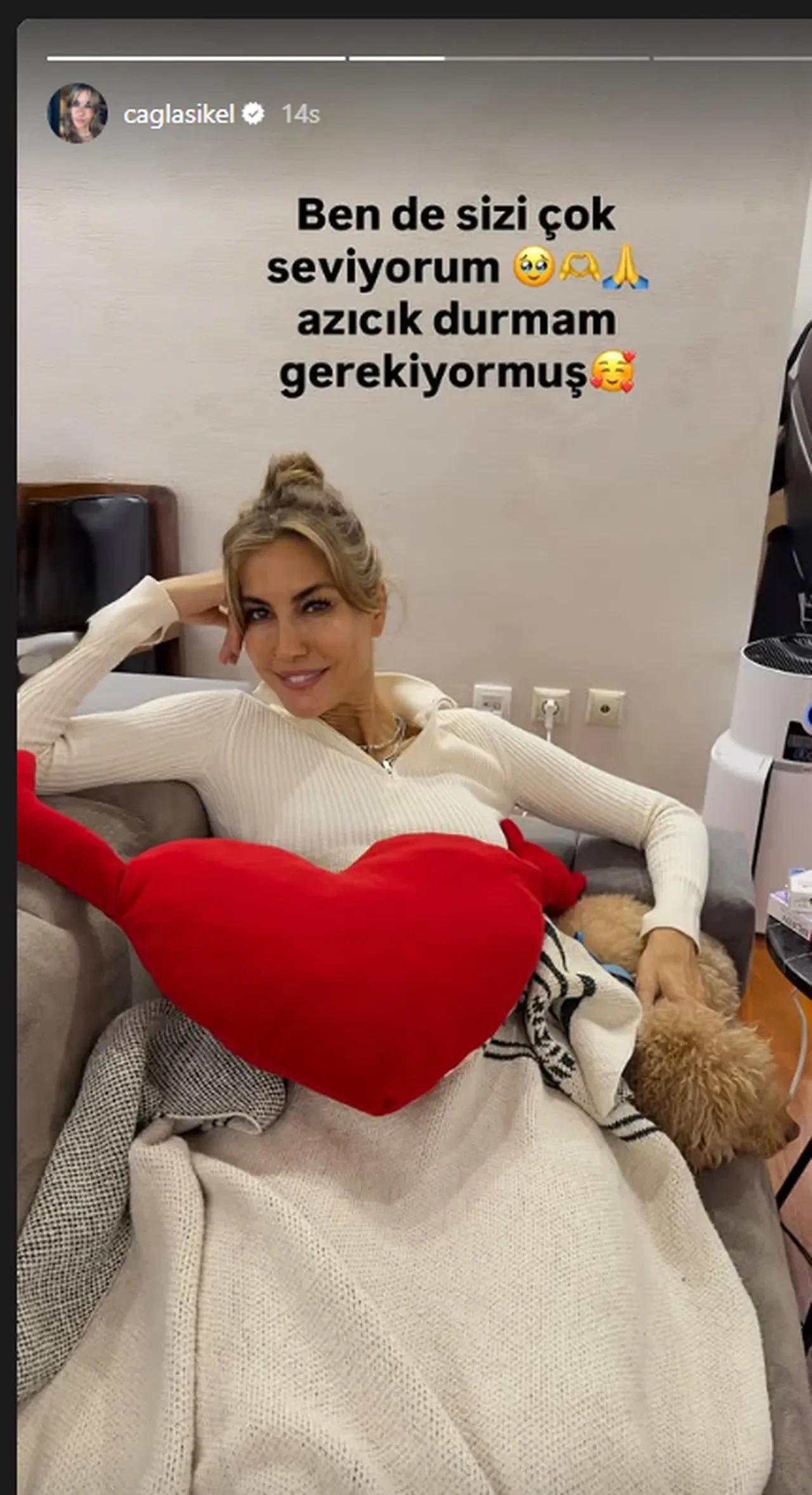 Çağla Şıkel sevenlerini korkuttu! Kalp spazmı geçirdi, hastaneye kaldırıldı 