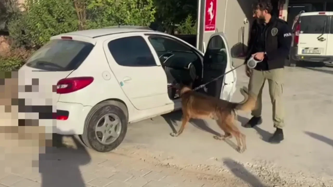Durdurulan araçtan bidon bidon uyuşturucu çıktı! Şüphelilerin sözleri şoke etti 