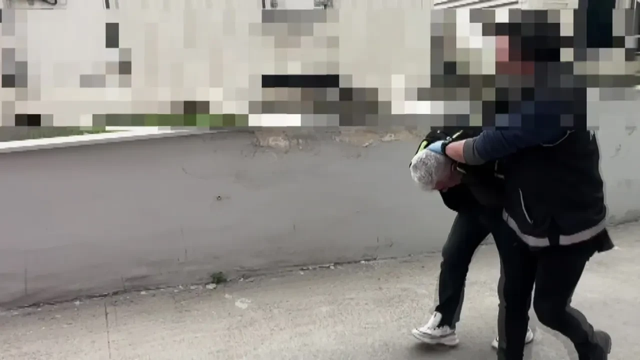 Durdurulan araçtan bidon bidon uyuşturucu çıktı! Şüphelilerin sözleri şoke etti 