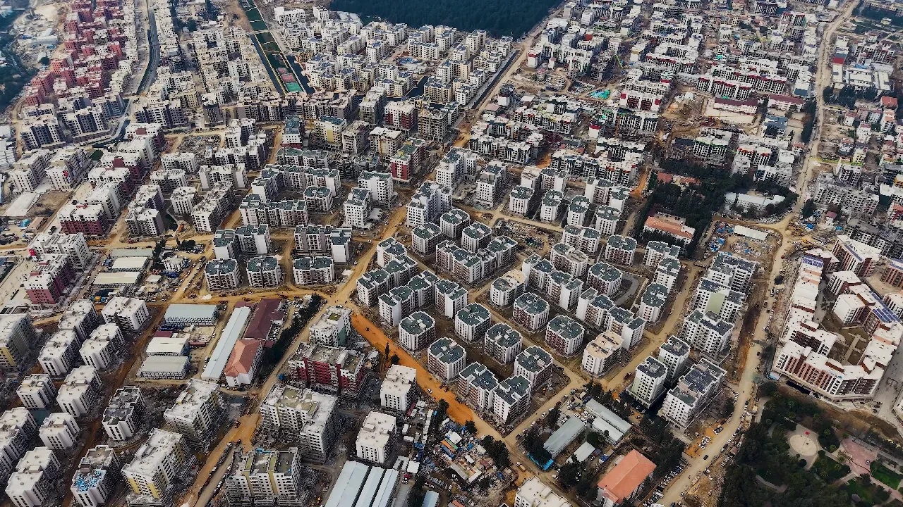 Hatay'da 100 bine yakın konut teslim edildi: Ay sonunda 153 bine yükselecek